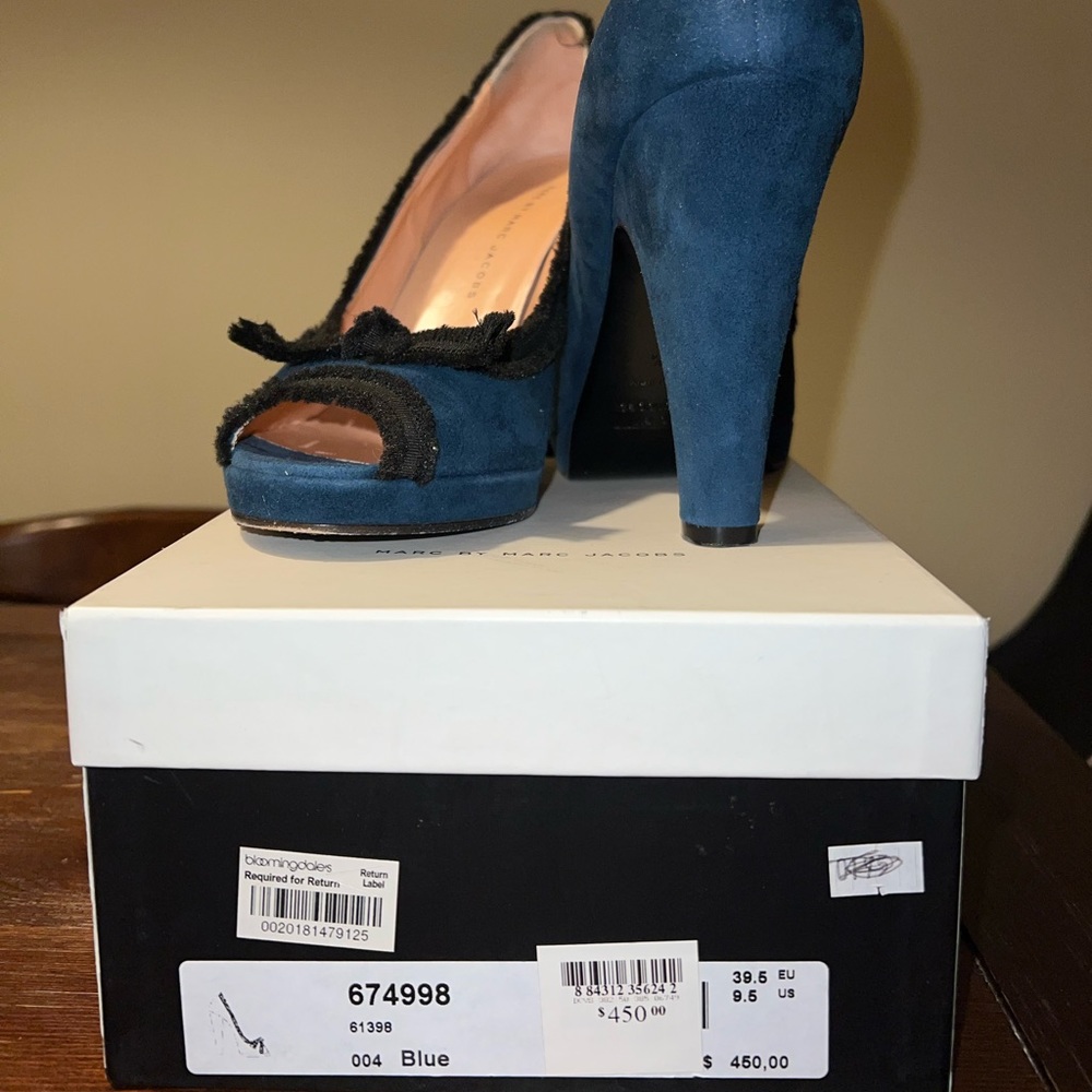 Marc Jacobs Blue Suede Pumps